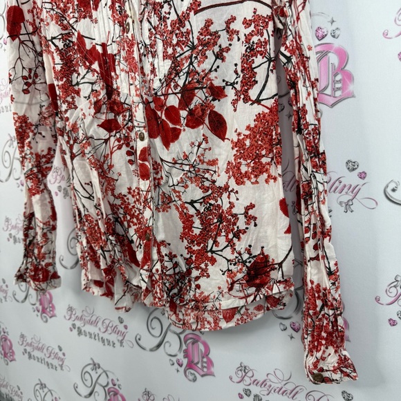 Northern Reflections button up collared flowers Red and White Floral Blouse - Picture 3 of 13